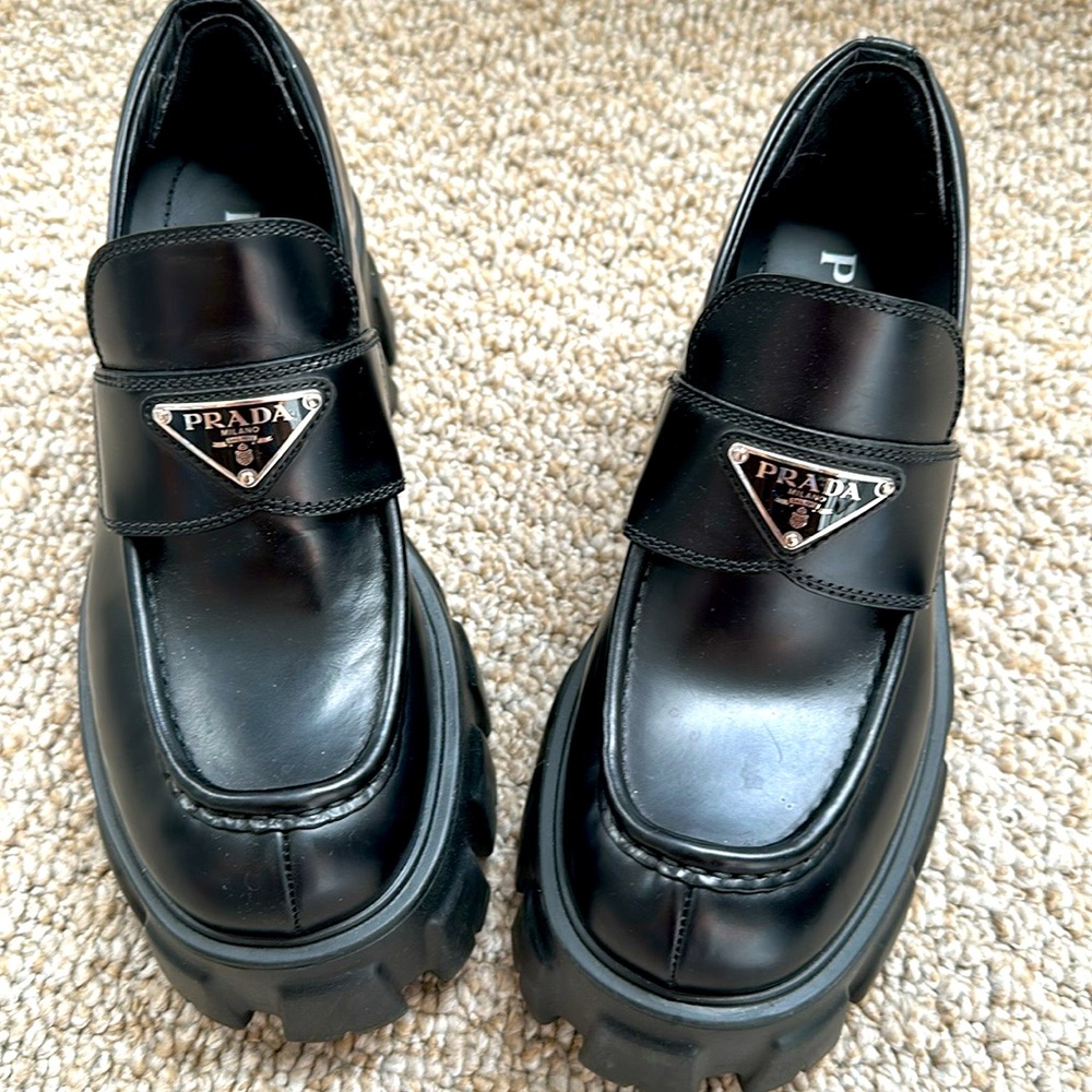Brushed leather Monolith loafers